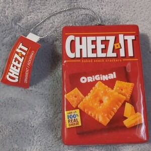 CHEEZ-IT Baked Snack Crackers Novelty  Christmas Ornament Ruz Plastic‎
